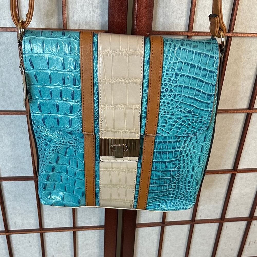 Elegant Turquoise and Cream Croc-Embossed Crossbody Bag